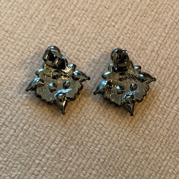 💥SOLD💥 5/$25 😃 DAINTY STATEMENT EARRINGS - Picture 4 of 7